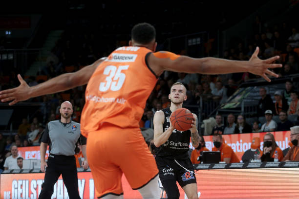 场前上演惊 场前上演惊