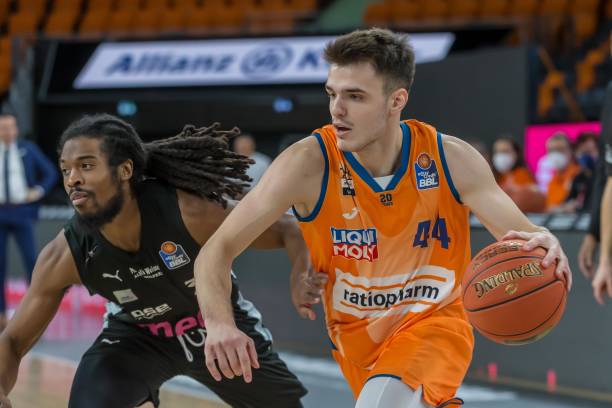 人数劣势虽 人数劣势虽