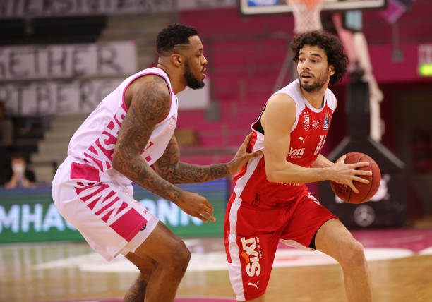 他的防守阅 他的防守阅